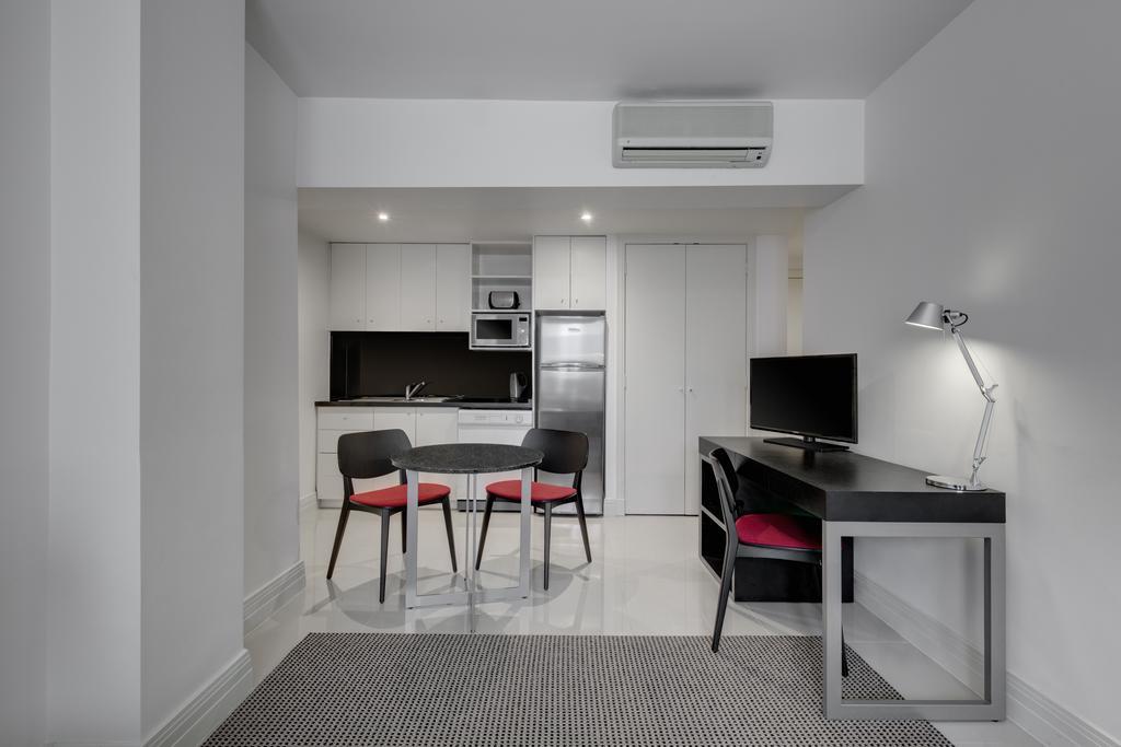 Adina Apartment Hotel South Yarra Мелбърн Екстериор снимка
