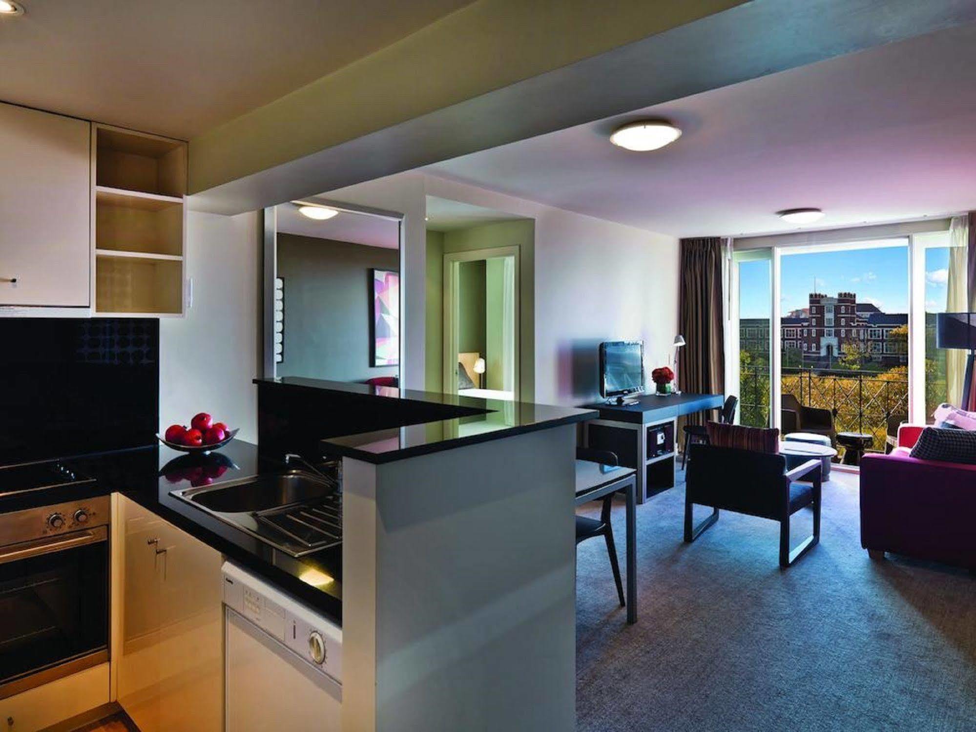 Adina Apartment Hotel South Yarra Мелбърн Екстериор снимка