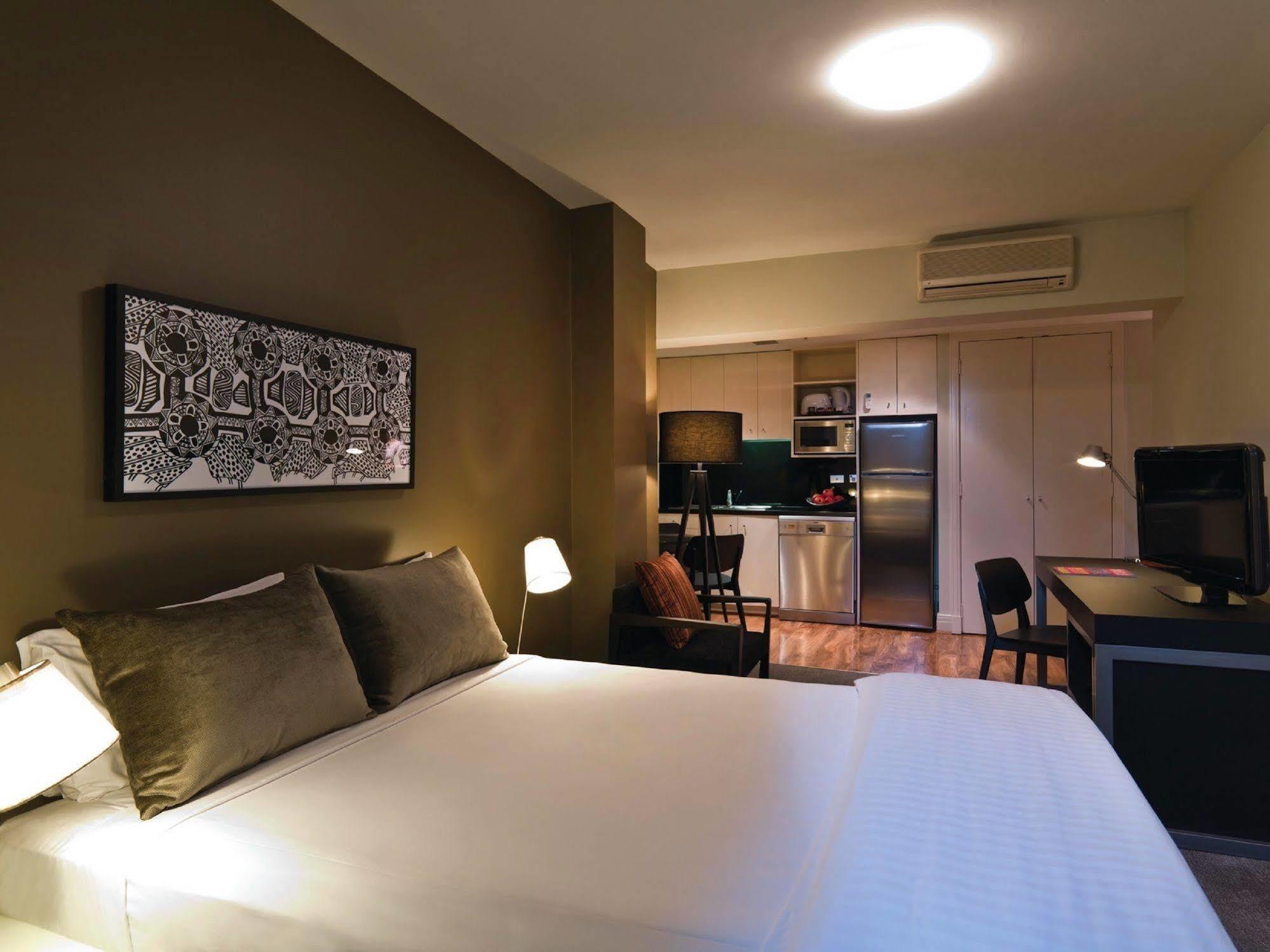 Adina Apartment Hotel South Yarra Мелбърн Екстериор снимка