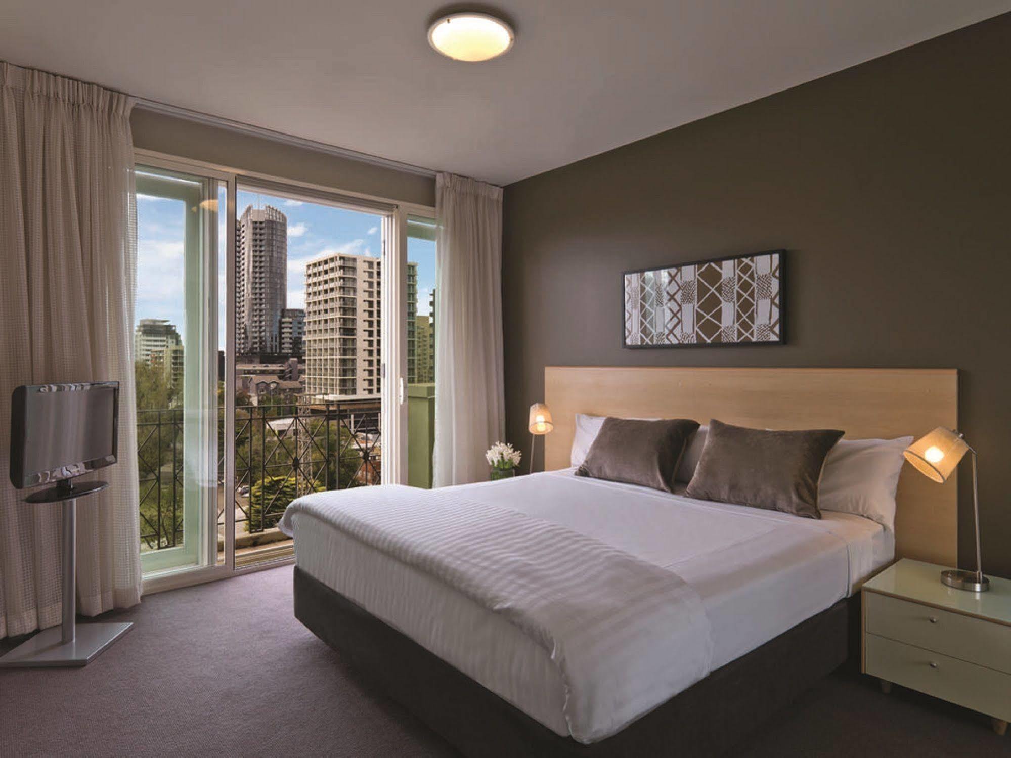 Adina Apartment Hotel South Yarra Мелбърн Екстериор снимка