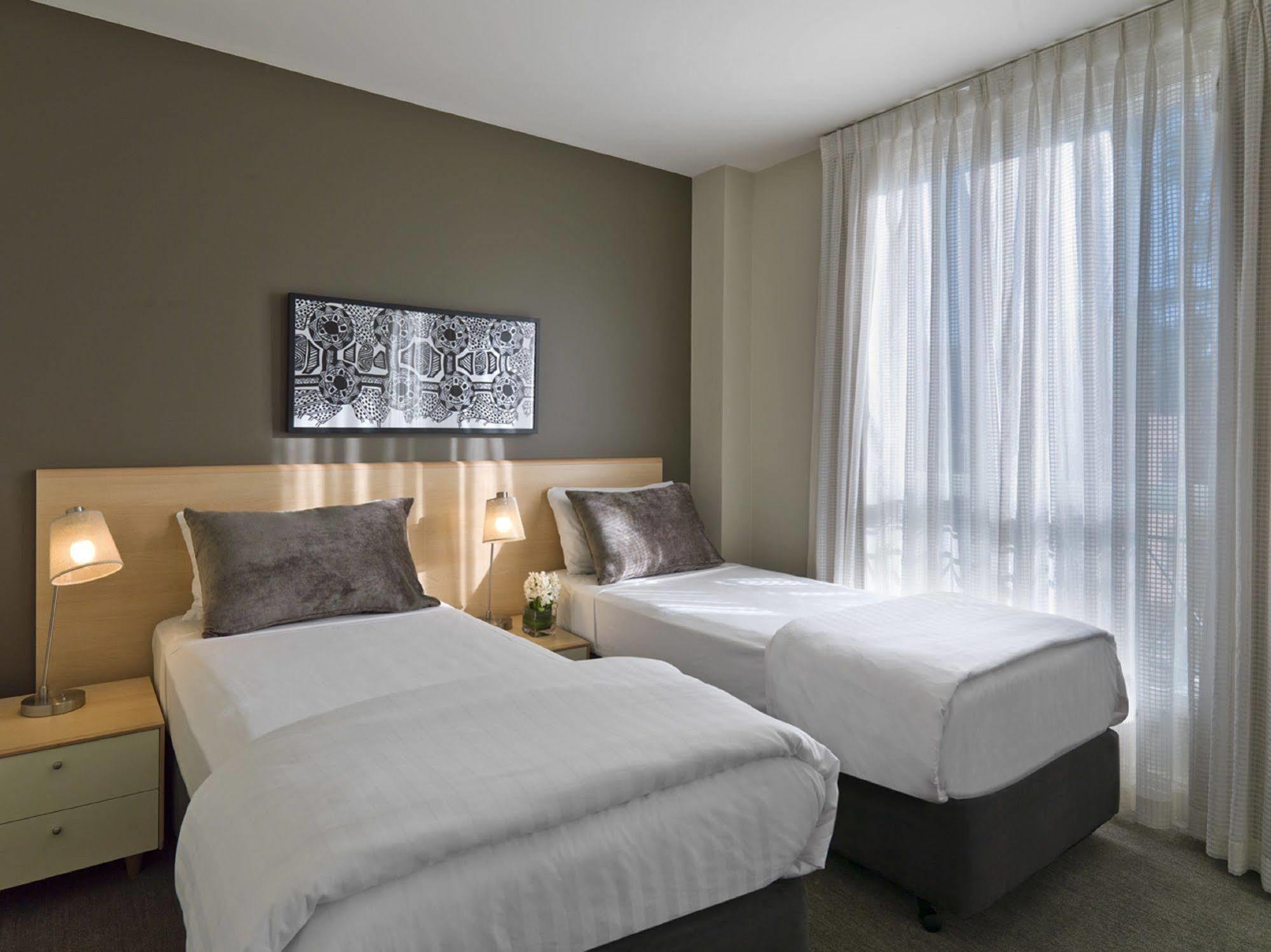 Adina Apartment Hotel South Yarra Мелбърн Екстериор снимка