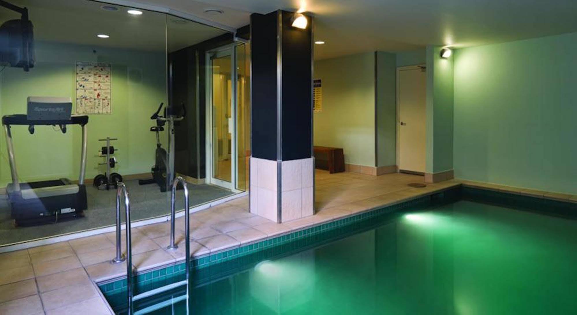 Adina Apartment Hotel South Yarra Мелбърн Екстериор снимка